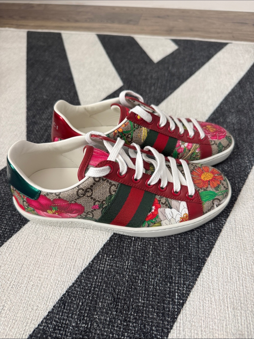 Authentic Gucci Floral Monogram Low-Top Sneakers in Red and Green